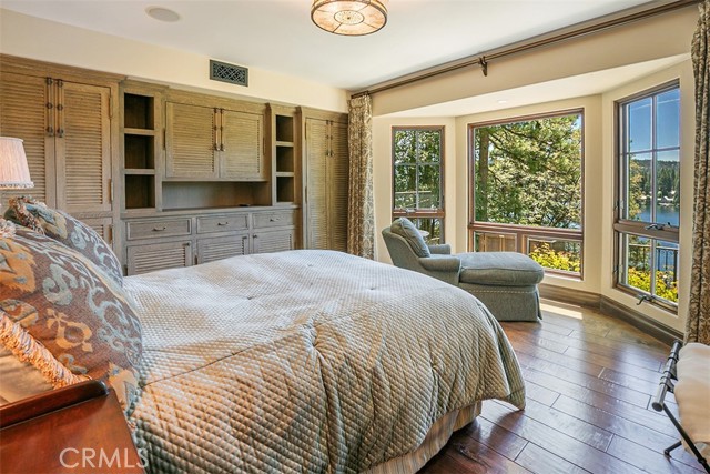 28087 North Shore Road, Lake Arrowhead CA: https://media.crmls.org/medias/aef29119-7d9c-4583-b6df-3cc247c0082e.jpg