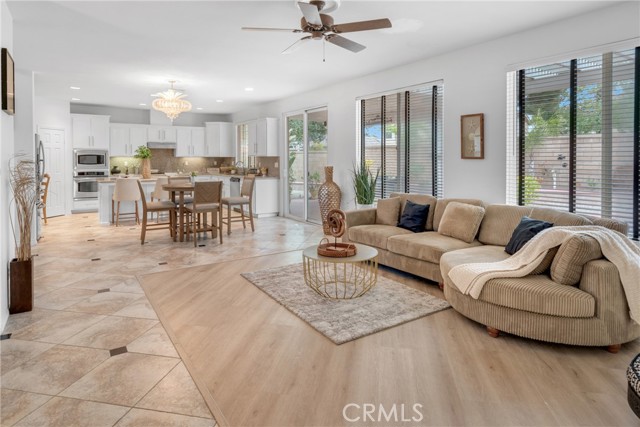 33736 Emerald Creek Court, Temecula CA: https://media.crmls.org/medias/aef3f22e-0ded-4761-a86c-72d7b2d3a873.jpg
