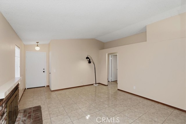 Detail Gallery Image 12 of 36 For 1907 Overland, Colton,  CA 92324 - 3 Beds | 2 Baths