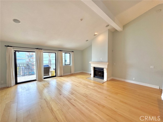 Detail Gallery Image 6 of 30 For 1301 S Catalina #K,  Redondo Beach,  CA 90277 - 2 Beds | 3 Baths