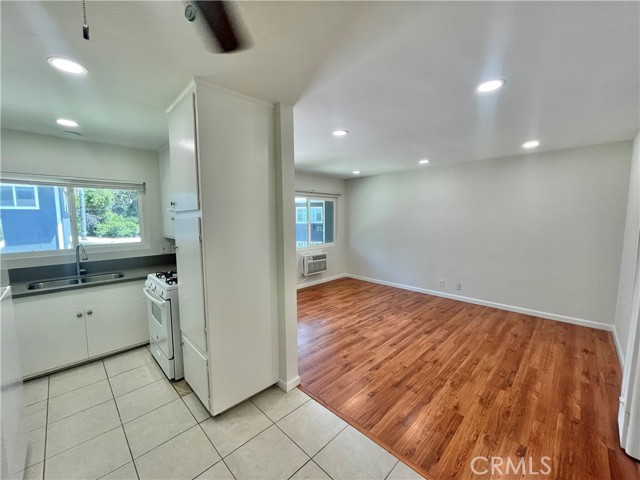 Detail Gallery Image 4 of 12 For 3123 Foothill Bld #08,  La Crescenta,  CA 91214 - 1 Beds | 1 Baths