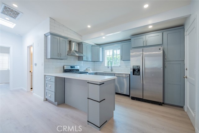 7865 Cantaloupe Avenue, Panorama City CA: https://media.crmls.org/medias/aef5a950-18d4-4062-80af-a58dca51dfe5.jpg