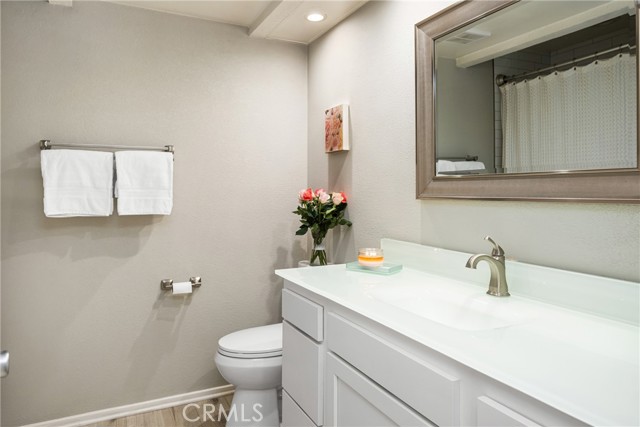 7648 Bay Drive, Huntington Beach CA: https://media.crmls.org/medias/aef5ea4e-0ebd-4433-87fc-f2a73ea6755e.jpg