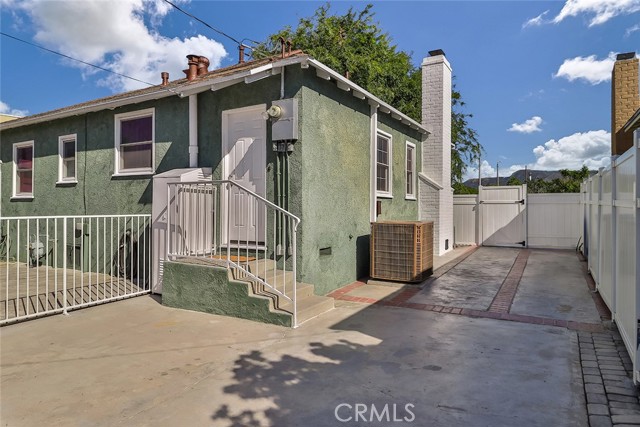 Detail Gallery Image 27 of 41 For 3411 W Chandler Bld, Burbank,  CA 91505 - 3 Beds | 1/1 Baths