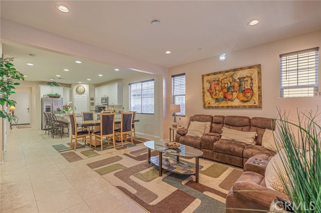 2534 Mapleleaf Terrace, Palmdale CA: https://media.crmls.org/medias/aef7e80e-3d1f-40c3-b321-4a254331baa6.jpg