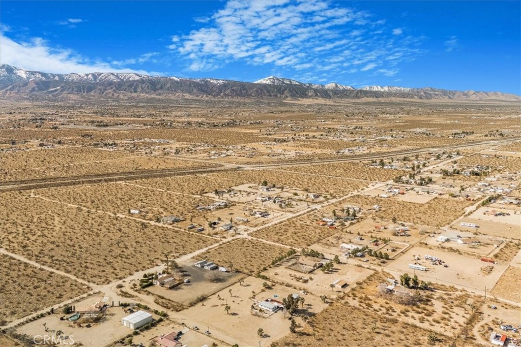 https://media.crmls.org/medias/aef8016b-d988-4845-b8ce-0b60fb29cee1.jpg?preset=X-Large