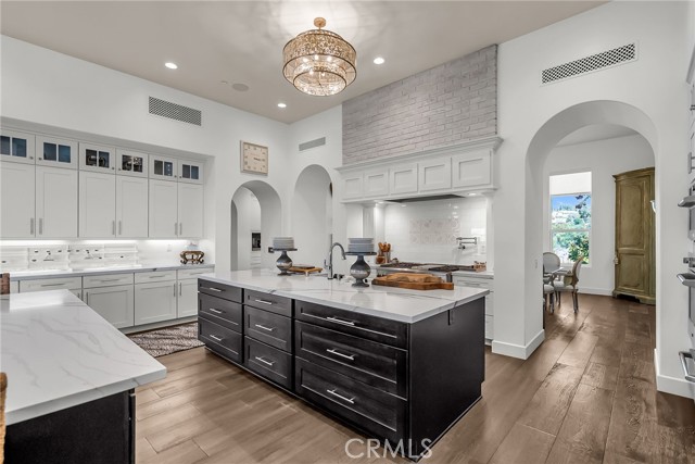 Detail Gallery Image 9 of 28 For 7420 via Montecito, Riverside,  CA 92506 - 5 Beds | 5/2 Baths