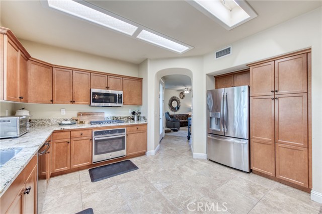 Detail Gallery Image 12 of 47 For 5272 W King Fisher Ln, Fresno,  CA 93722 - 4 Beds | 2/1 Baths