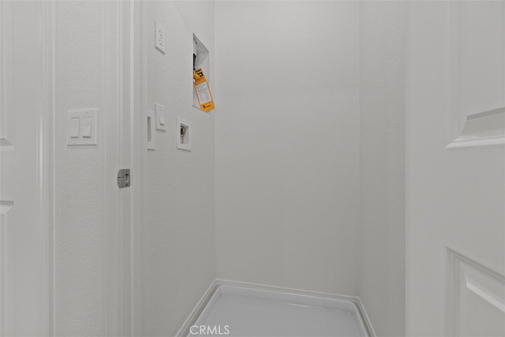 https://media.crmls.org/medias/aef9ca03-aeb3-401d-a95e-a78458df5696.jpg?preset=X-Large