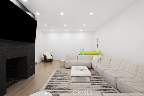 Detail Gallery Image 11 of 67 For 9514 Oakridge Pl, Chatsworth,  CA 91311 - 6 Beds | 6 Baths