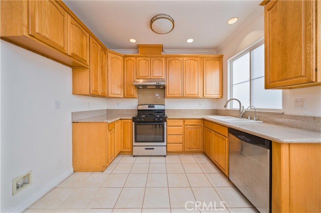 Detail Gallery Image 3 of 11 For 1927 Strathmore #G,  San Gabriel,  CA 91776 - 3 Beds | 3 Baths