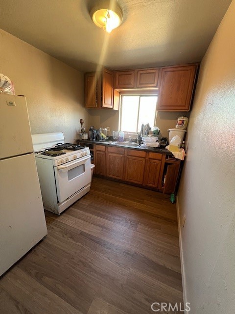 809 S B Street, Madera CA: https://media.crmls.org/medias/aefb9d8e-3bf1-4d5b-b5ea-04431dfd49b2.jpg