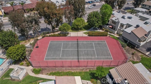 10500 Sunland Boulevard, Sunland CA: https://media.crmls.org/medias/aefbde25-8baf-4f7d-88cc-65b9b8bbe56c.jpg