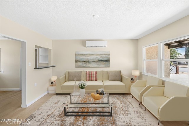 203 E Avenue P4, Palmdale CA: https://media.crmls.org/medias/aefc5696-8216-4f9b-83b2-f3c6f8590f65.jpg