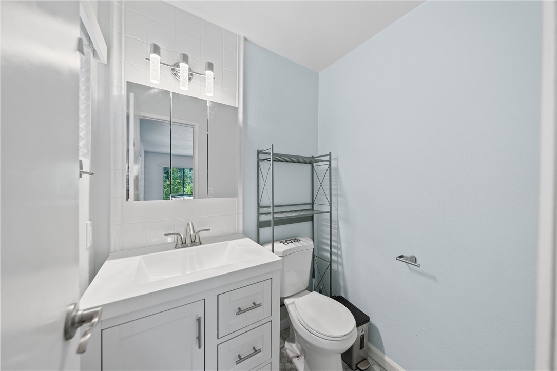 Detail Gallery Image 27 of 39 For 7321 Lennox Ave #F5,  Van Nuys,  CA 91405 - 2 Beds | 2/1 Baths