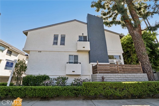 Detail Gallery Image 3 of 37 For 12390 Chandler Bld #J,  Valley Village,  CA 91607 - 3 Beds | 2/1 Baths