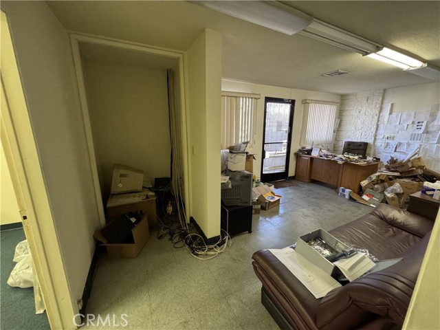 220 N Sunset Avenue, City Of Industry CA: https://media.crmls.org/medias/aefd7194-2f89-4bdc-a504-3759504395eb.jpg