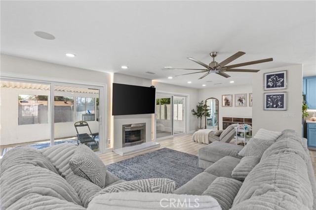 Detail Gallery Image 9 of 38 For 218 Foxbury, Pomona,  CA 91767 - 3 Beds | 2 Baths