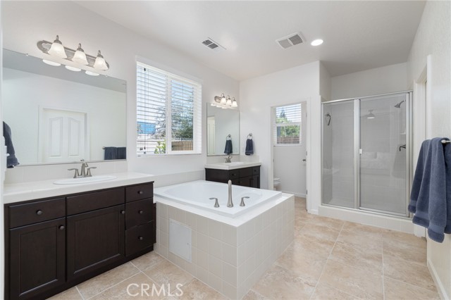 3771 Wrenwood Avenue, Clovis CA: https://media.crmls.org/medias/aeff3815-af86-475d-bf21-6d3ffe852f35.jpg