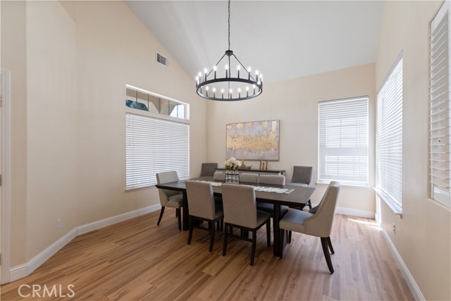 Detail Gallery Image 7 of 37 For 2290 Warwick Ave, Fresno,  CA 93720 - 4 Beds | 3 Baths