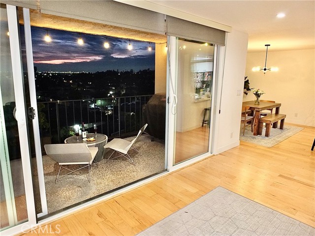 Detail Gallery Image 9 of 23 For 1923 Molino Ave #204,  Signal Hill,  CA 90755 - 2 Beds | 2 Baths