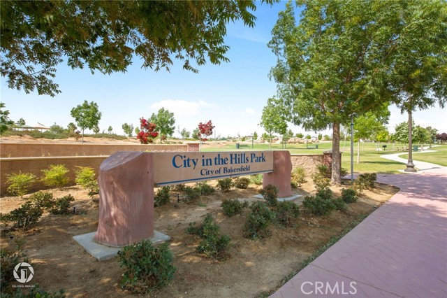 5206 Village Green Lane, Bakersfield CA: https://media.crmls.org/medias/af00ec94-8e01-4ac5-80f3-8edd62699299.jpg