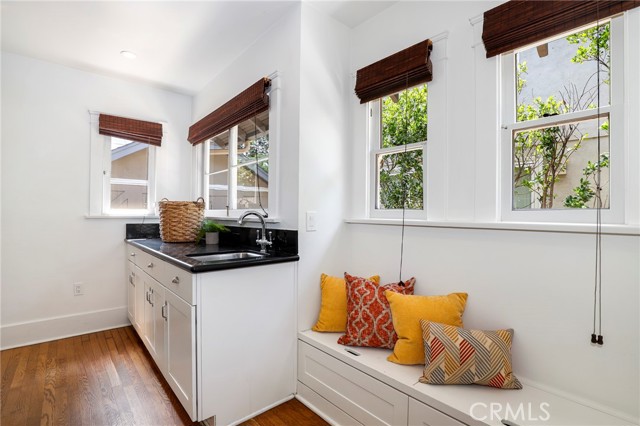 802 S Arroyo Boulevard, Pasadena CA: https://media.crmls.org/medias/af01eb96-349e-46a5-a099-010ec5539988.jpg
