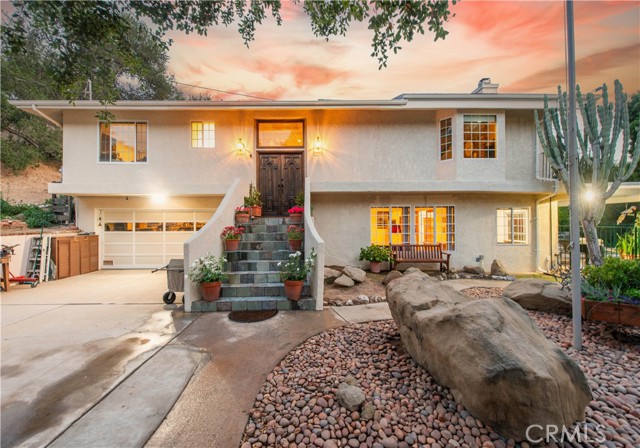 23328 Valley Circle Boulevard, Chatsworth CA: https://media.crmls.org/medias/af020dd5-fe1f-43e0-9307-be8b5cd7263b.jpg