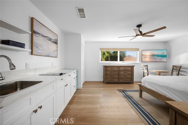 Detail Gallery Image 11 of 56 For 700 E Oceanfront, Newport Beach,  CA 92661 - – Beds | – Baths