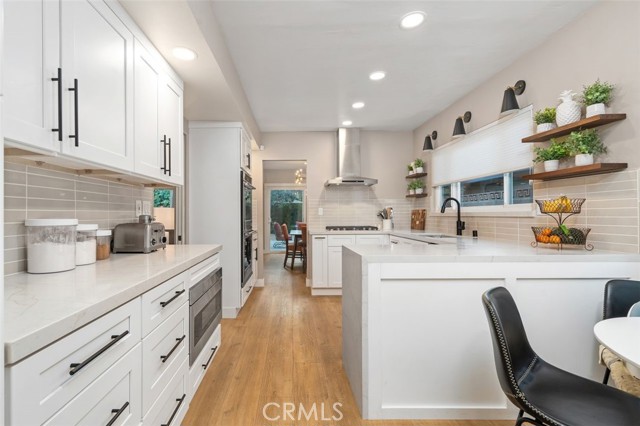 6207 Capistrano Avenue, Woodland Hills CA: https://media.crmls.org/medias/af027afe-306b-4209-a38a-a3c7f9f2d784.jpg