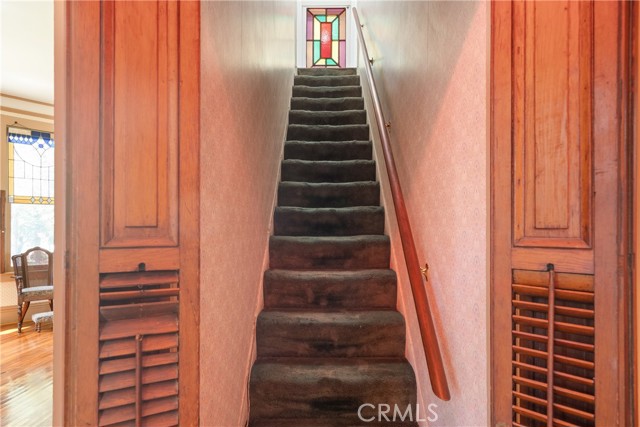 211 E Virginia Avenue, Glendora CA: https://media.crmls.org/medias/af0291e1-3081-492d-a8fd-e4a920cac89e.jpg