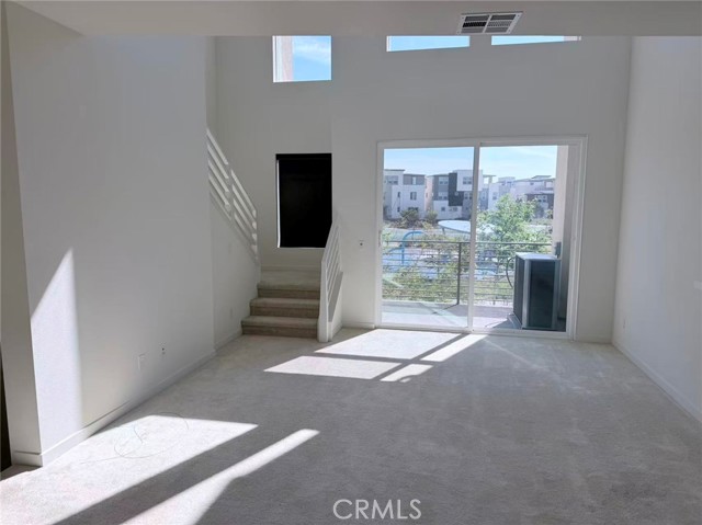 Front Image Thumbnail for CROC26063338