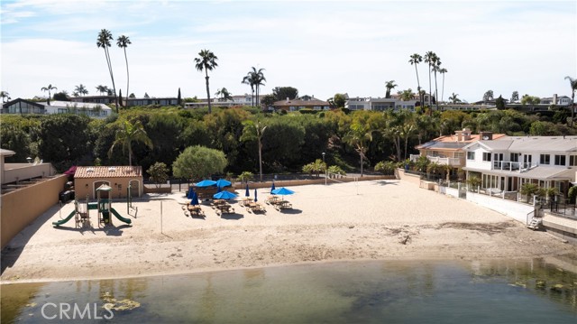 419 Evening Star Lane, Newport Beach CA: https://media.crmls.org/medias/af030488-ea5a-4cd4-a543-d9470484fe87.jpg