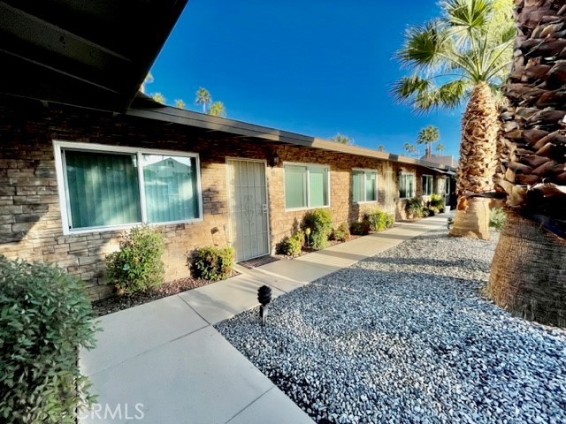 74402 Abronia, Palm Desert CA: https://media.crmls.org/medias/af037c52-d67e-4e2c-9f95-d420065aae21.jpg