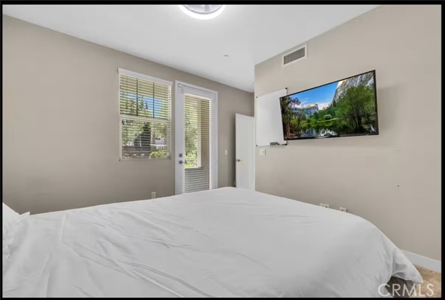 Detail Gallery Image 12 of 25 For 40 Riverton St, Pomona,  CA 91766 - 4 Beds | 4 Baths