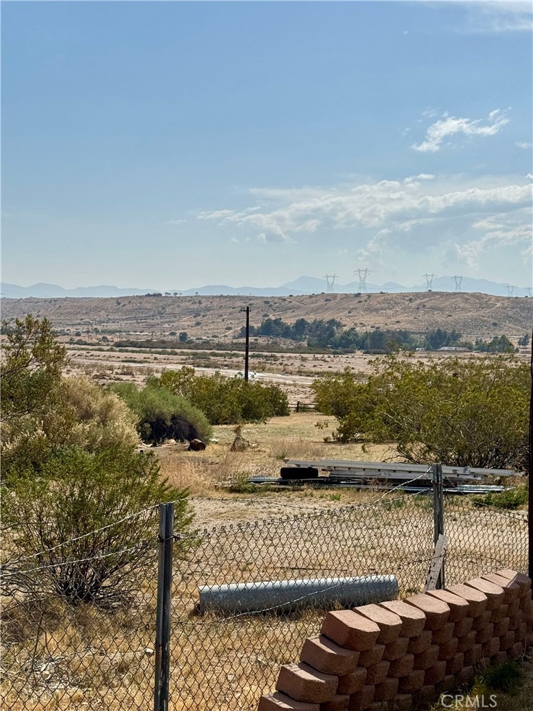 https://media.crmls.org/medias/af0581f1-b7c7-4c9d-8ebe-be32cb85e994.jpg?preset=X-Large