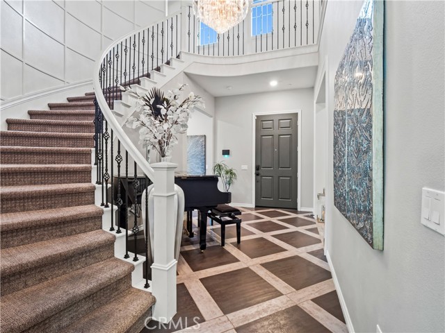 Detail Gallery Image 13 of 65 For 22385 Midtown Ct, Saugus,  CA 91350 - 5 Beds | 4/1 Baths