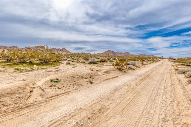 Detail Gallery Image 7 of 41 For 130 Rd Hollinger, Joshua Tree,  CA 92252 - – Beds | – Baths