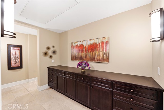 Detail Gallery Image 14 of 29 For 23500 Park Sorrento #C41,  Calabasas,  CA 91302 - 3 Beds | 3/1 Baths