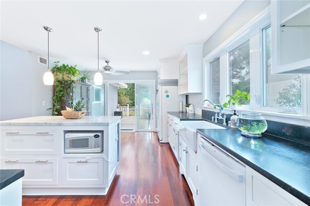 Detail Gallery Image 12 of 21 For 19292 Sierra Perla Rd, Irvine,  CA 92603 - 4 Beds | 2/1 Baths