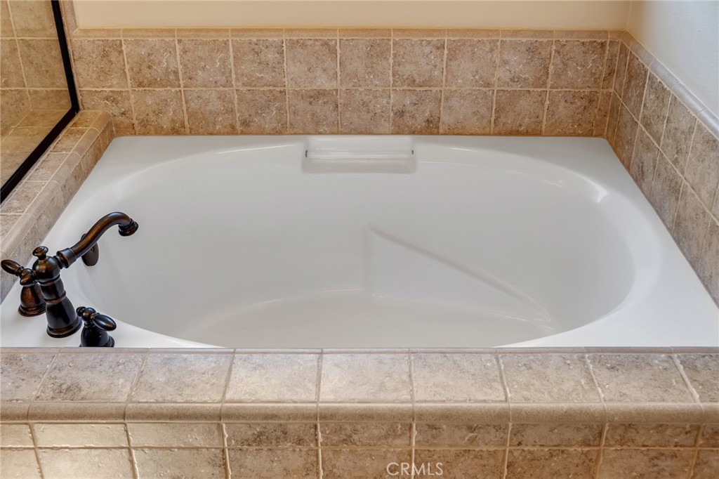 https://media.crmls.org/medias/af06c87a-6922-4ece-844b-a748a0465ca9.jpg?preset=X-Large
