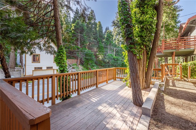 Detail Gallery Image 3 of 28 For 799 Fern Dr, Crestline,  CA 92325 - 3 Beds | 3 Baths