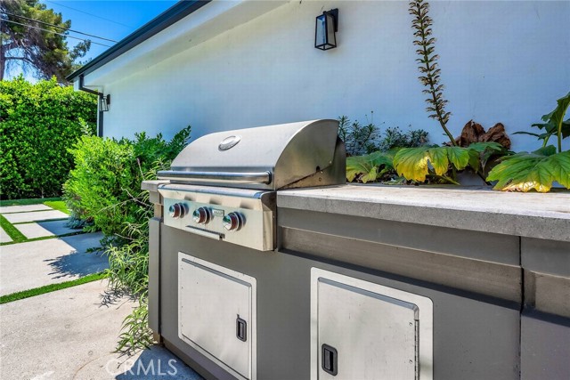 Detail Gallery Image 17 of 49 For 5110 Greenbush Ave, Sherman Oaks,  CA 91423 - 6 Beds | 6 Baths