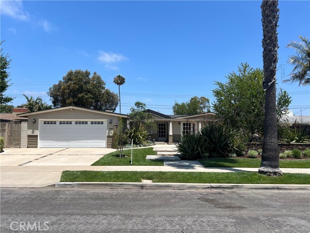 Detail Gallery Image 1 of 26 For 232 Amherst Rd, Costa Mesa,  CA 92626 - 3 Beds | 3 Baths