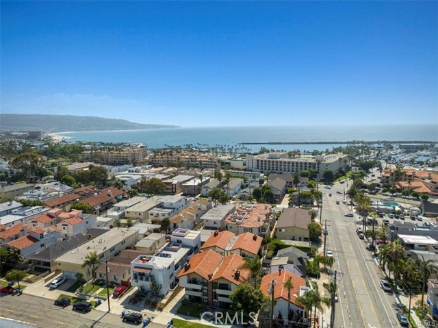 Detail Gallery Image 3 of 28 For 425 N Elena Ave #2,  Redondo Beach,  CA 90277 - 3 Beds | 4 Baths