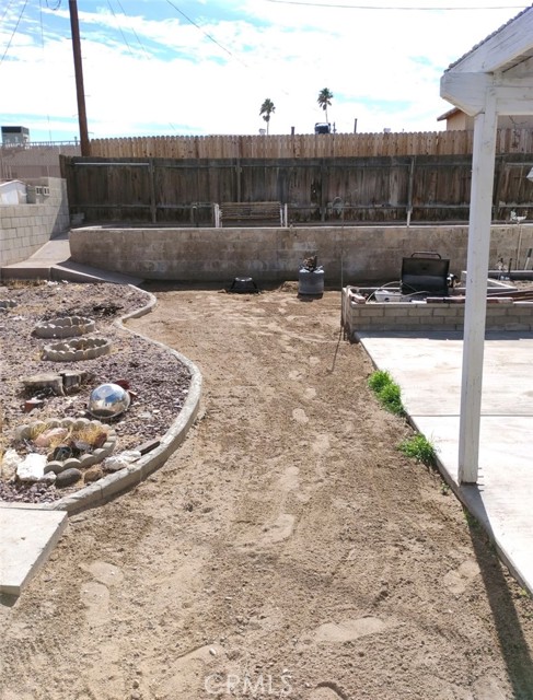 Detail Gallery Image 5 of 5 For 1700 Sunrise Rd., Barstow,  CA 92311 - 3 Beds | 1 Baths