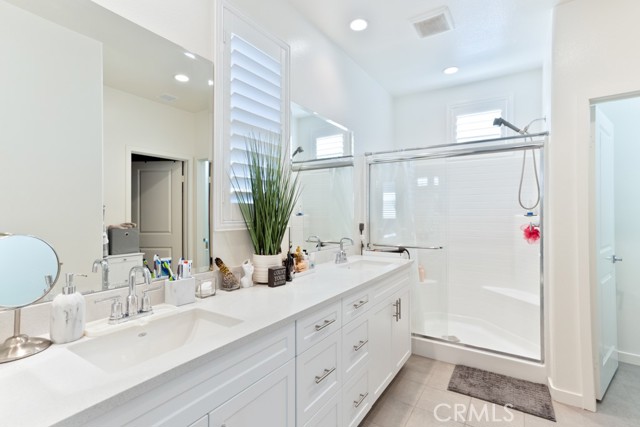 16040 Jamie Lane, Fontana CA: https://media.crmls.org/medias/af0bdd0a-8087-4cc6-8b51-ab85f8db243d.jpg