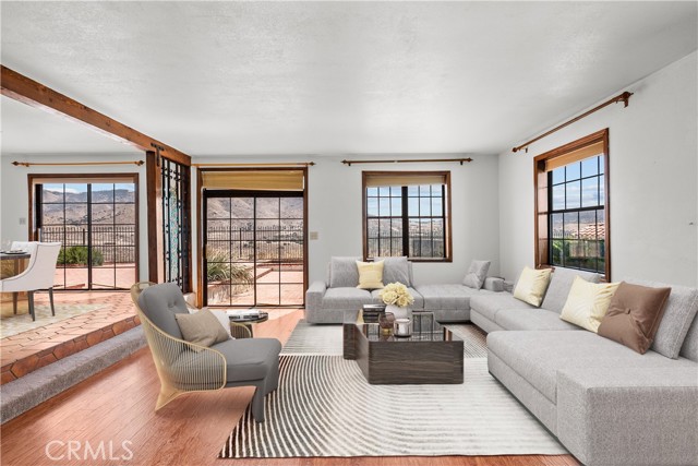 8525 Wildflower Lane, Agua Dulce CA: https://media.crmls.org/medias/af0d77e9-f6b1-4488-bb32-13543a8bb623.jpg
