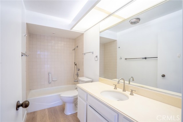 Detail Gallery Image 17 of 24 For 222 S Central, Los Angeles,  CA 90012 - 2 Beds | 2 Baths