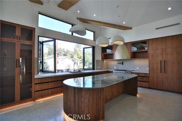 Detail Gallery Image 9 of 64 For 2398 Redlands Dr, Newport Beach,  CA 92660 - 5 Beds | 5/1 Baths